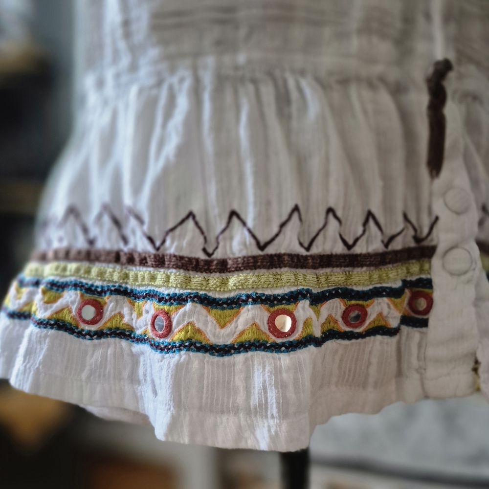 Boho Granola White Embroidered Women's Top Medium - Picture 4 of 9